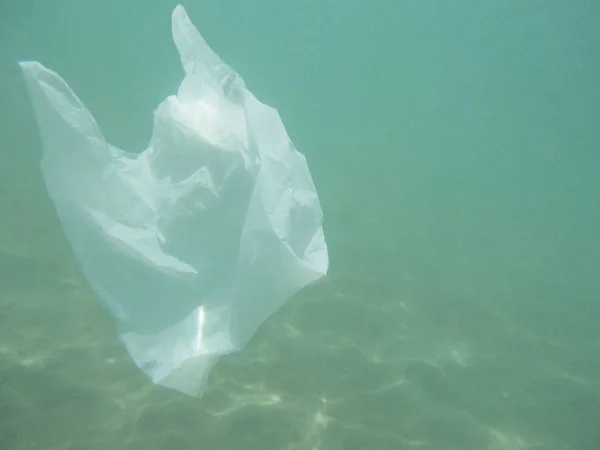 Пластиковый Пакет Плывущий Море Загрязненная Среда Переработанный Мусор — стоковое фото