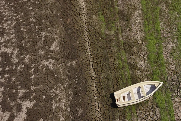 干河上的独木舟 干旱和全球预警 西班牙 — 图库照片