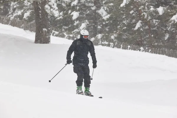 Катання Лижах Снігових Схилах Пагорба Зимові Види Спорту Горизонтальні — стокове фото