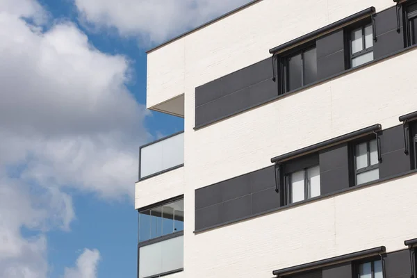 Neubau Außenfassade Mit Terrasse Bau Kaufen Mieten — Stockfoto