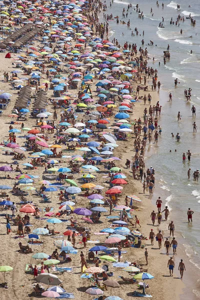 Wybrzeżu Morza Śródziemnego Hiszpanii Plaży Calpe Tłum Latem Alicante Seascape — Zdjęcie stockowe