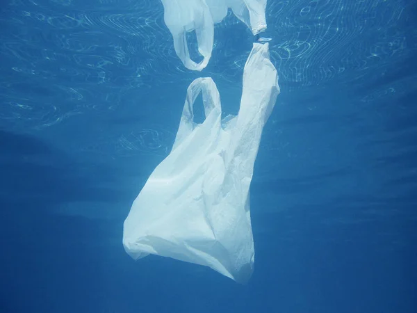 Пластиковый Пакет Плавающий Воде Загрязненная Среда Переработанный Мусор — стоковое фото
