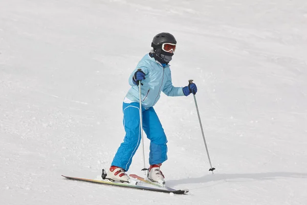 Skidåkning Vacker Snö Skogslandskapet Vintersport Horisontell — Stockfoto