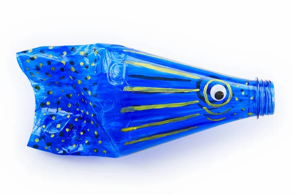 Plastflaska Återvinnas Fisk Figur Återanvända Skräp Isolerade — Stockfoto