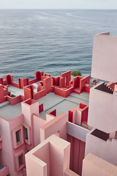 Геометрическое Строительство Зданий Красная Стена Мансанера Кальпе Испания — стоковое фото