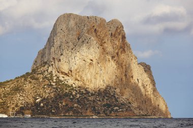İspanyol Akdeniz kıyı şeridi. Penon de Ifach Alicante. İspanya turizm