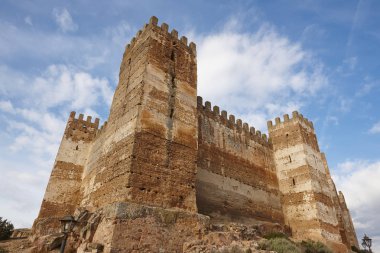 Burgalimar Ortaçağ Kalesi kuleleri. Banos de la Encina, Jaen