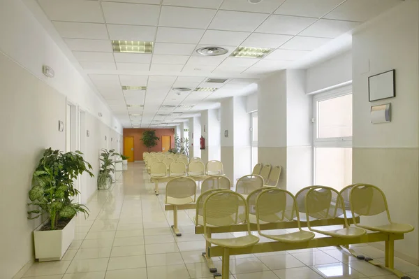 Salle d'attente du bâtiment public. Centre de santé intérieur. Personne. — Photo