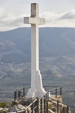 Beton beyaz çapraz bakış açısı Jaen. Santa Catalina Kalesi