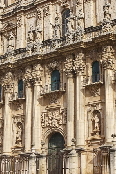 Jaen gevel van de kathedraal detail reinassence periode. Reizen in Spanje — Stockfoto