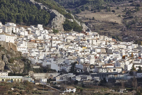 Fachadas blancas tradicionales pueblo andaluz en Jaén. Torres, Sp —  Fotos de Stock