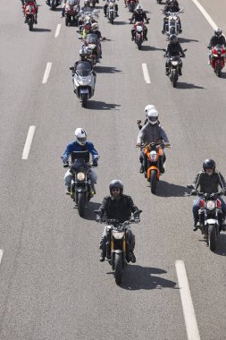 Motosiklet binici yolda. Ulaşım arka plan