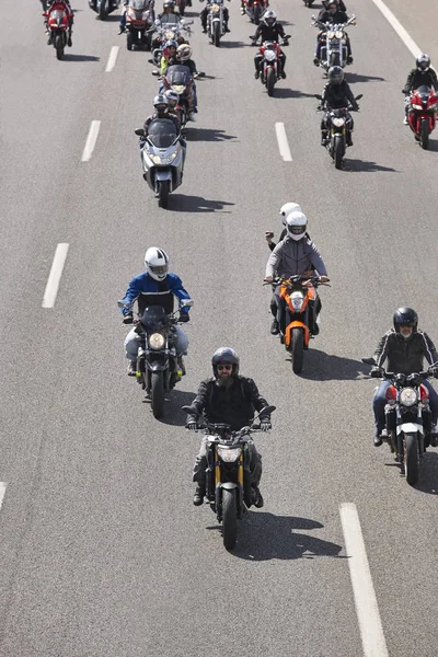 Motosiklet binici yolda. Ulaşım arka plan