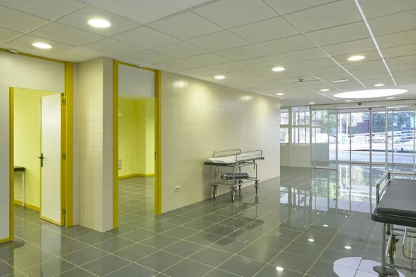 Hospital emergency entrance hallway. Health center indoor corrid — Stock Photo, Image