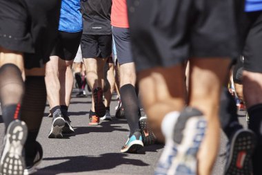 Maraton koşucuları sokakta. Sağlıklı yaşam tarzı. Atlet