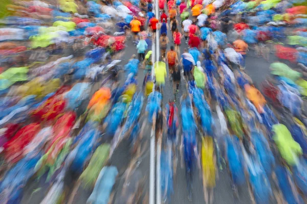 Runners on the street. Athletes in motion. Urban competition — Stock Photo, Image