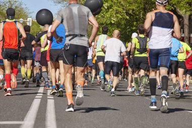 Maraton koşucuları sokakta. Sağlıklı yaşam tarzı. Atlet