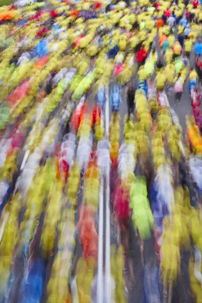 Runners on the street. Athletes in motion. Urban competition — Stock Photo, Image