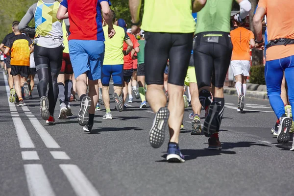 Maraton koşucuları sokakta. Sağlıklı yaşam tarzı. Sporcu 