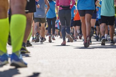 Maraton koşucuları sokakta. Sağlıklı yaşam tarzı. Sporcu