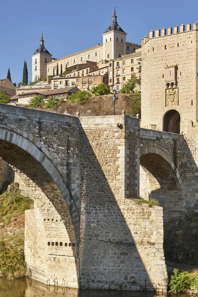 Arquitectura Toledo. Patrimonio histórico medieval español si — Foto de Stock