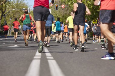 Maraton koşucuları sokakta. Sağlıklı yaşam tarzı. Sporcu