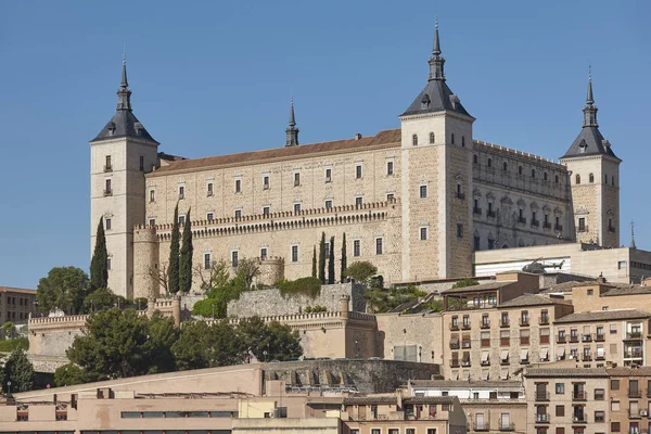 Toledo edificio antiguo fortificación en la colina. España — Foto de Stock