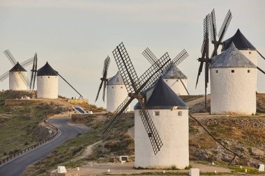 İspanya'da geleneksel antika yel değirmenleri. Consuegra, Toledo 
