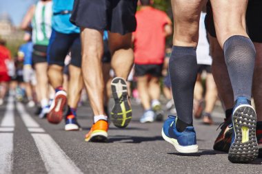 Maraton koşucuları sokakta. Sağlıklı yaşam tarzı. Sporcu