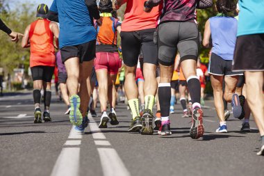Maraton koşucuları sokakta. Sağlıklı yaşam tarzı. Sporcu