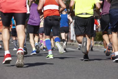 Maraton koşucuları sokakta. Sağlıklı yaşam tarzı. Sporcu