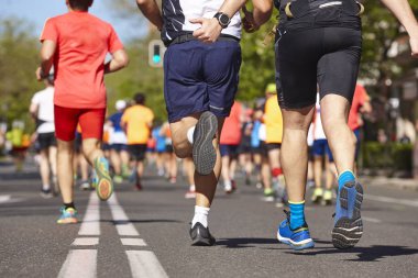 Maraton koşucuları sokakta. Sağlıklı yaşam tarzı. Sporcu