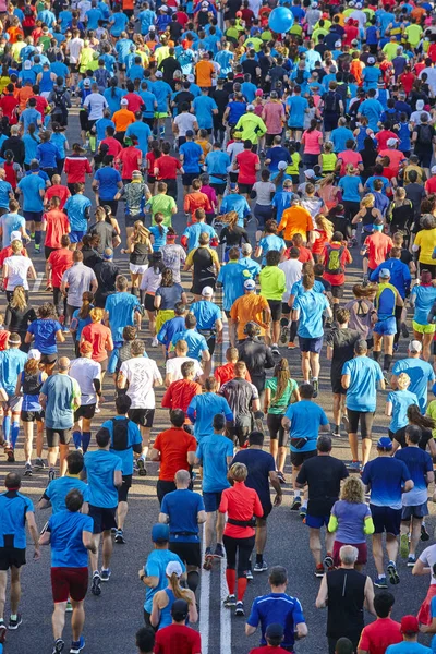 Runners on the street. Athletes in motion. Urban competition. Cr — Stock Photo, Image