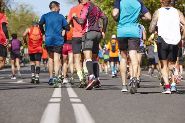Maraton koşucuları sokakta. Sağlıklı yaşam tarzı. Sporcu