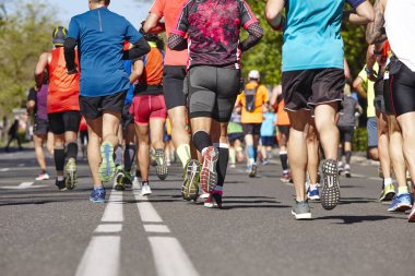 Maraton koşucuları sokakta. Sağlıklı yaşam tarzı. Sporcu