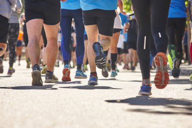 Maraton koşucuları sokakta. Sağlıklı yaşam tarzı. Spor aktivit