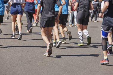 Maraton koşucuları sokakta. Sağlıklı yaşam tarzı. Spor aktivit