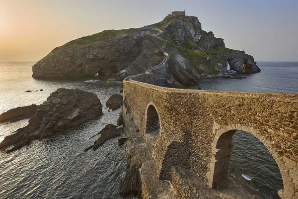 Dramatické pobřeží západu slunce. San Juan de Gaztelugatxe — Stock fotografie