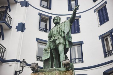 Guetaria köyünde Juan Sebastian Elcano heykeli, Euskadi