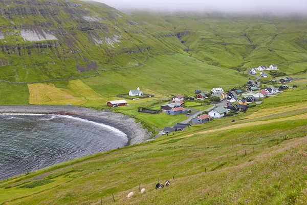 Dalur geleneksel Faroe köyü, Sandoy adası. Bulutlu bir gün — Stok fotoğraf