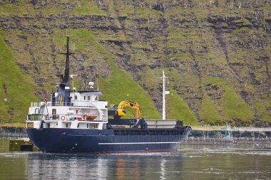 Faroe adaları fiyortlarda somon balıkçıçiftlik havuzları. Su ürünleri yetiştiriciliği