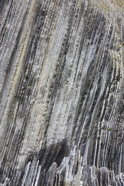 Rock dramatyczny flysch formacji Kantabric morza w Zumaia, Euskadi — Zdjęcie stockowe