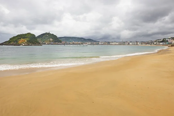 La Concha písečná pláž v San Sebastianu, Euskadi — Stock fotografie