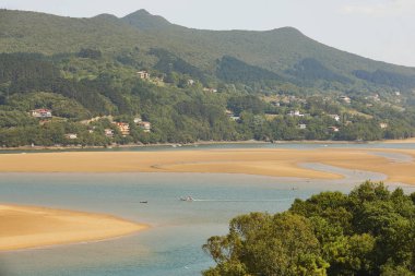 Urdaibai Biyosfer rezerv haliç Bask ülke manzara. 