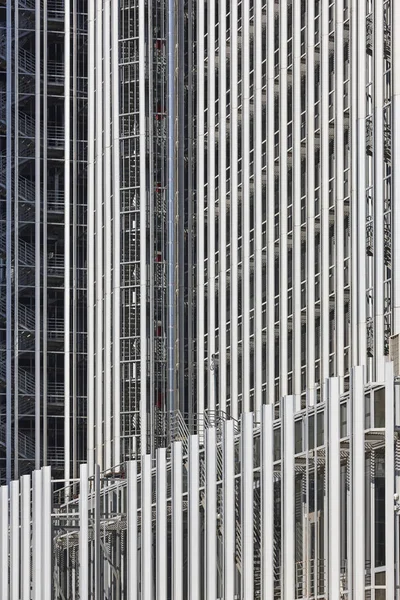 Fachada metálica moderna del edificio. Arquitectura contemporánea. Urba — Foto de Stock