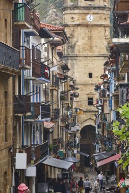 Getaria geleneksel pitoresk bask kır köy sokak