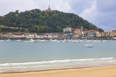 La Concha kum plajı. San Sebastian, Pais Vasco İspanya
