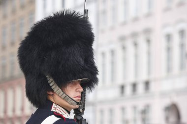 Danimarka kraliyet muhafız nöbetçisi. Copenhaguen turizm dönüm noktası cerem