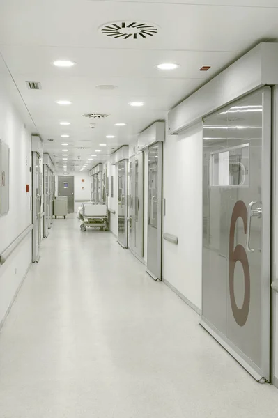 Sjukhus operationssalen korridor. Vårdcentral medicinska gra — Stockfoto