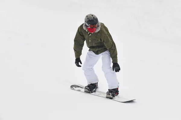 Snowboard em uma paisagem nevada. Desporto de Inverno — Fotografia de Stock